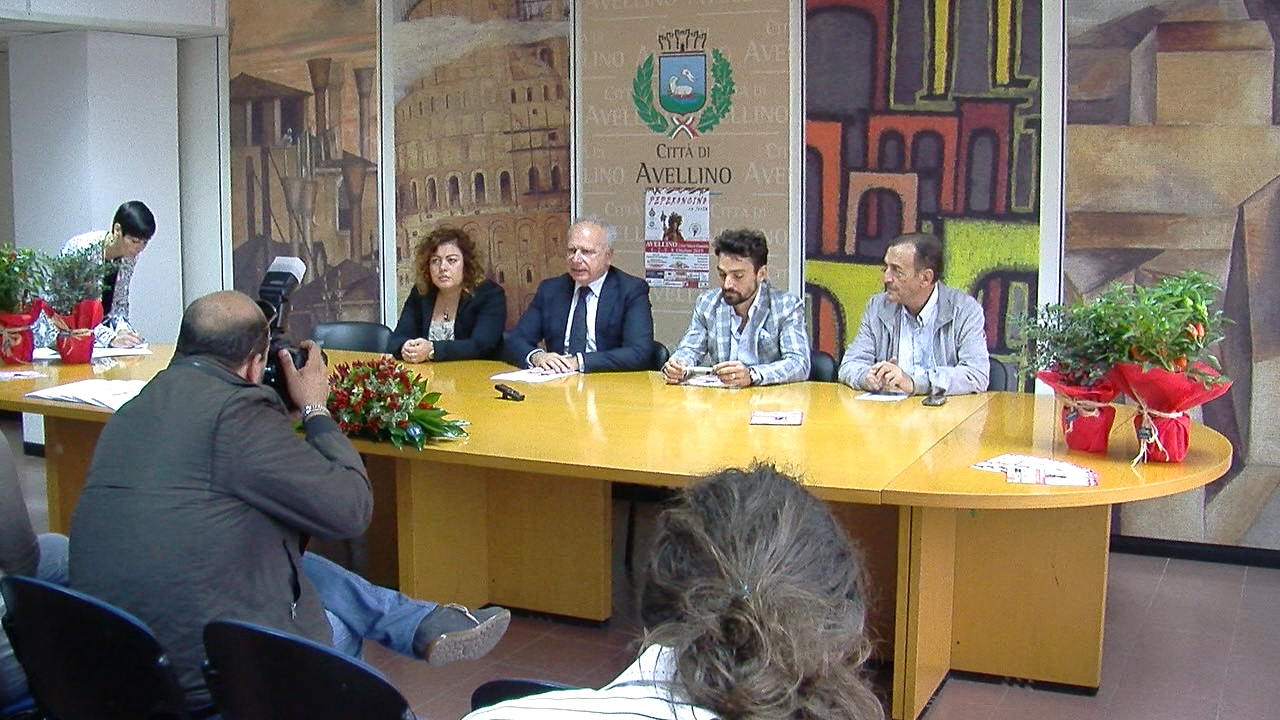 VIDEO/ “Peperoncino in festa” ad Avellino, l’assessore Iannaccone: “Viviamo in maniera gioiosa la città”