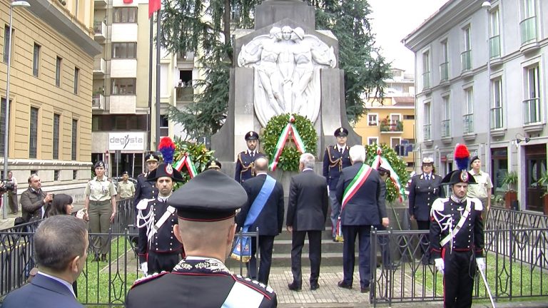 VIDEO e FOTO/ 2 Giugno ad Avellino in ricordo dei suoi caduti. Il sindaco Foti: “La vera sfida è l’uguaglianza sociale”