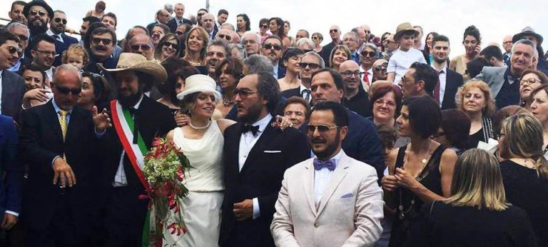 Vinicio Capossela celebra lo sposalizio del neo segretario della Cgil irpina