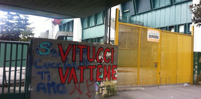 Basket Avellino, la scritta al PalaDelMauro: “Vitucci vattene”