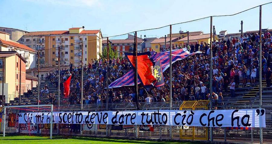 “Il calcio non è questo, non la daremo vinta agli ultras aggressori”