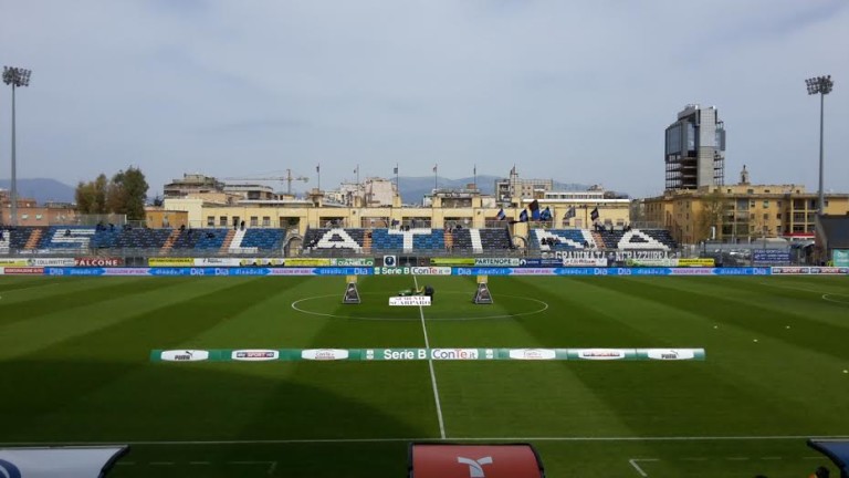 Latina-Avellino per pochi intimi: il Comune chiude metà stadio