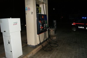 furto-distributore-benzina-montemiletto-3.jpg