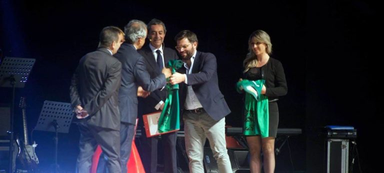 Al Galà dell’Advps, HS omaggia Piantedosi e Ficarra con la maglia dell’Avellino