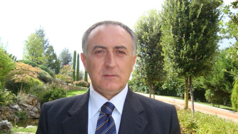 “Vendo il Comune ai cinesi”, l’idea di un sindaco irpino
