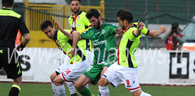 Avellino-Crotone, il pagellone dei lupi: Gavazzi simbolo della ripartenza