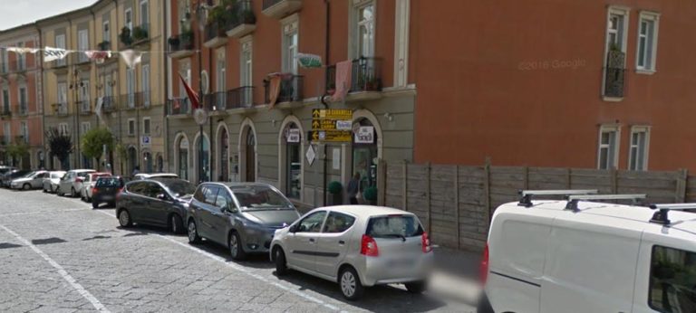 Avellino, tentano furto in una gioielleria del centro storico: ladri in fuga