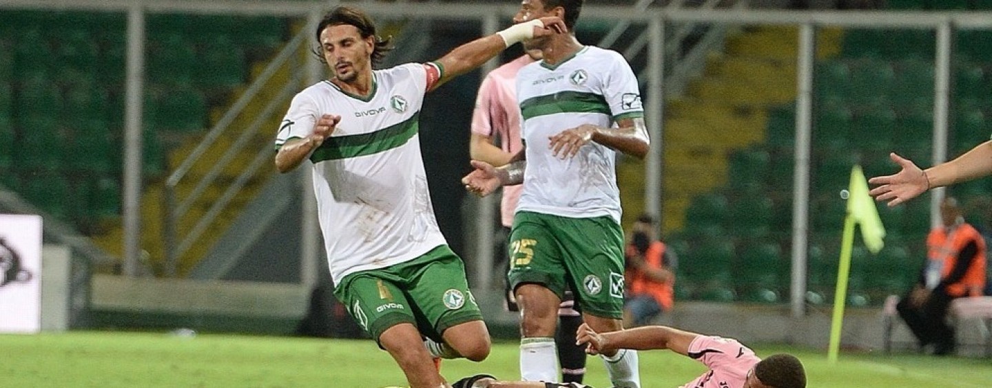 Avellino Calcio – Sarà il derby degli assenti: il giudice sportivo squalifica Arini