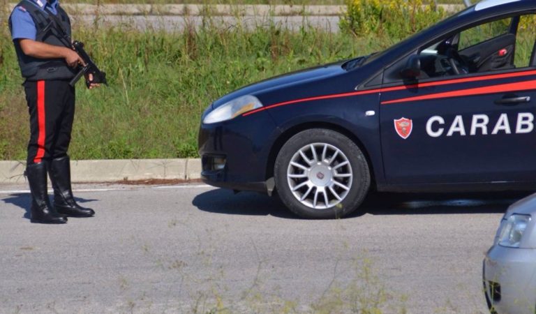Sorpreso con droga e con un coltello a serramanico, nei guai 20enne