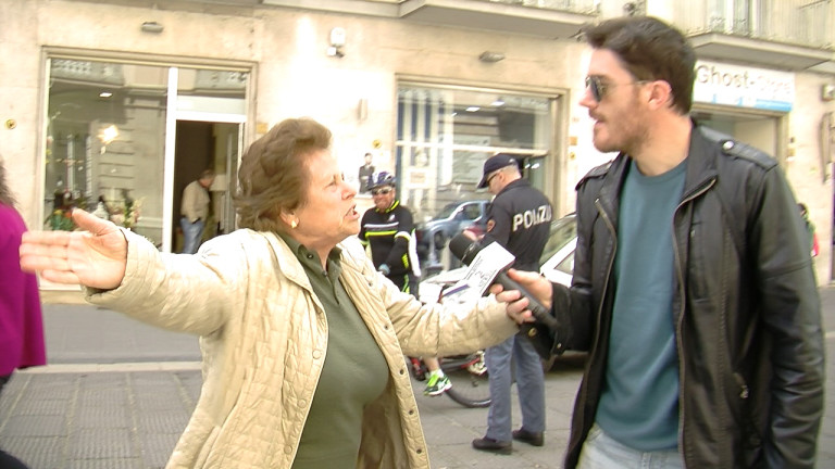 VIDEO/ Migranti in Irpinia, le opinioni degli avellinesi nel sondaggio di Irpinianews