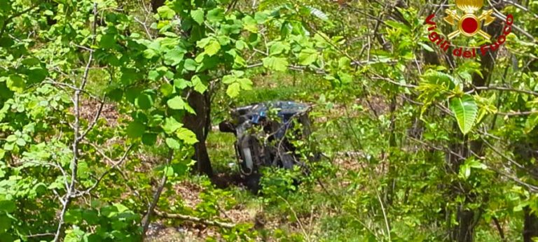 Tragedia sfiorata a Monteforte, anziano finisce con l’auto in un burrone