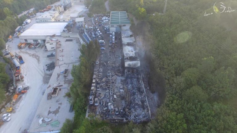 VIDEO/ Incendio autodemolizioni Urciuoli, le immagini del rogo riprese dal drone