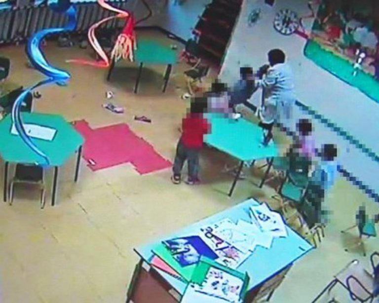 VIDEO/ Lasciati soli, in lacrime, per ore in una stanza buia: l’incubo dei bimbi in una scuola ad Avellino