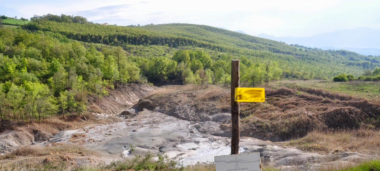 Un viaggio nella Valle d’Ansanto con la mostra ‘Salvatore Esposito. Mefite’