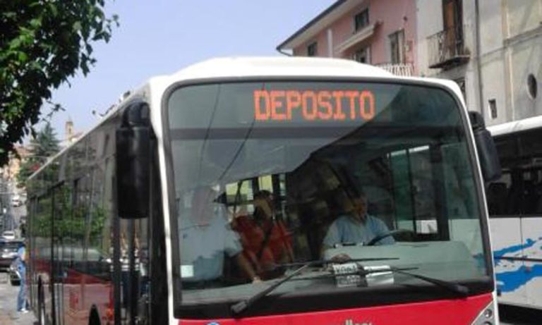 Metro leggera: dal rup alla gestione, manca tutto. E i bus restano in deposito