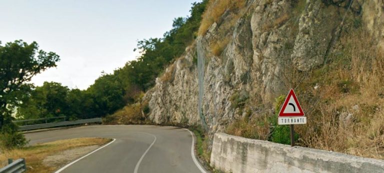 Chiusa la strada per Montevergine, sit-in in Prefettura