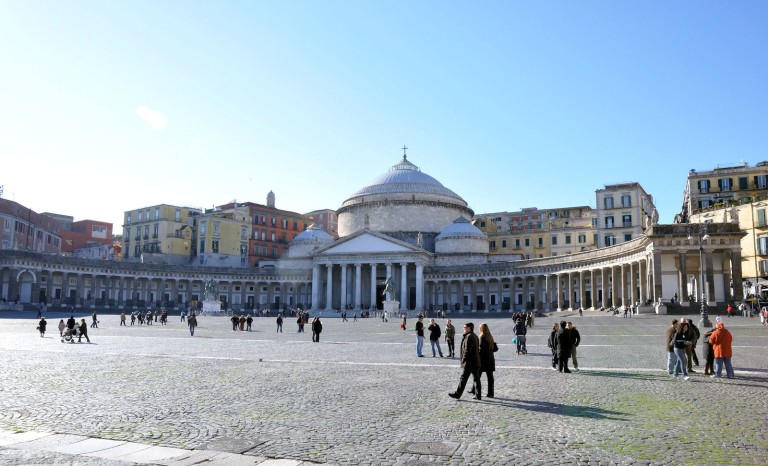 napoli piazza plebiscito