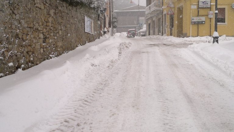 Campania: allerta meteo per venti forti, nevicate e gelate
