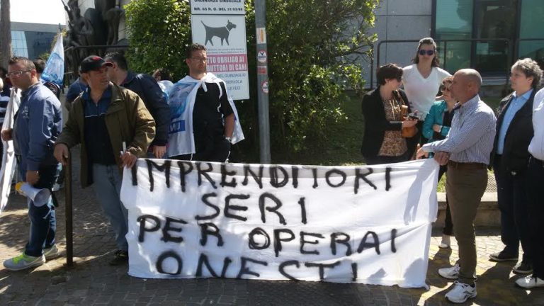 VIDEO/ Licenziamento di massa all’Ocm di Nusco, Oliviero: “Imprenditore scomparso”
