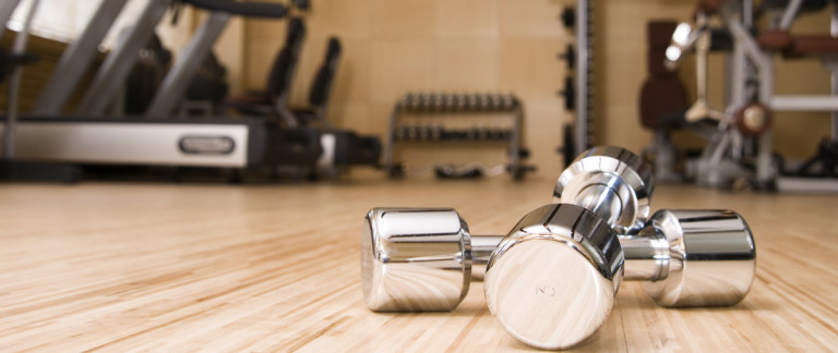 Denunciato istruttore di palestra, derubava i clienti durante l’allenamento