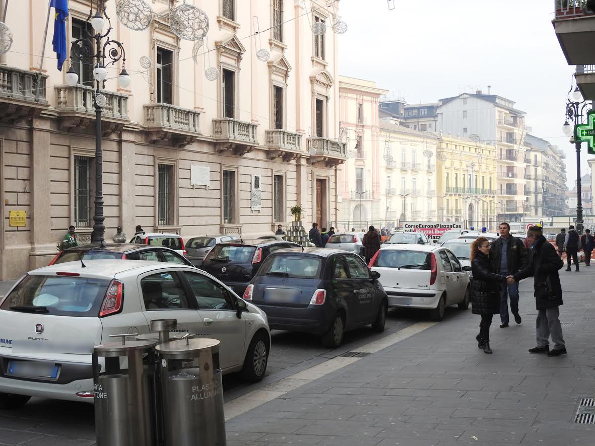 Parcheggi ad Avellino, abbonamenti e tariffe scontate per commercianti: accolte richieste di Confesercenti