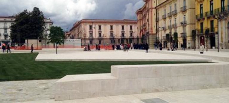 FOTO e VIDEO/ Piazza Libertà, restituita la parte completata della principale agorà di Avellino