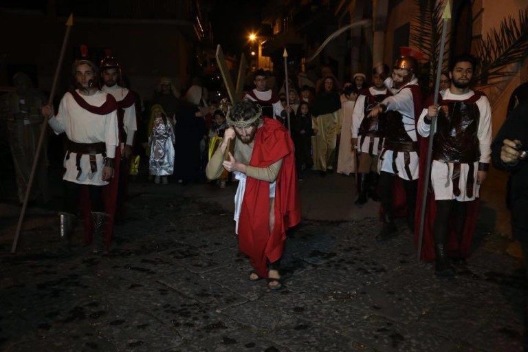 Speciale Via Crucis – Mugnano del Cardinale, D’Appolito e Corbisiero nelle vesti del Gesù dei Misteri