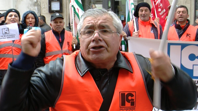 VIDEO/ Calcestruzzi irpini, la protesta dei lavoratori: “Ci stanno rubando il lavoro”
