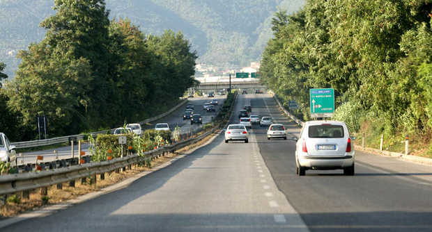 Nuove barriere spartitraffico sul Raccordo Autostradale 2 di Avellino