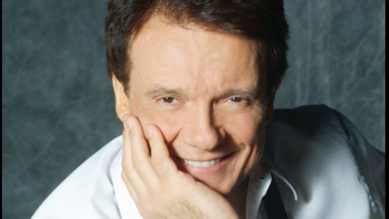 VIDEO/ Massimo Ranieri: “Meraviglioso potersi esibire per primo al teatro Gesualdo”