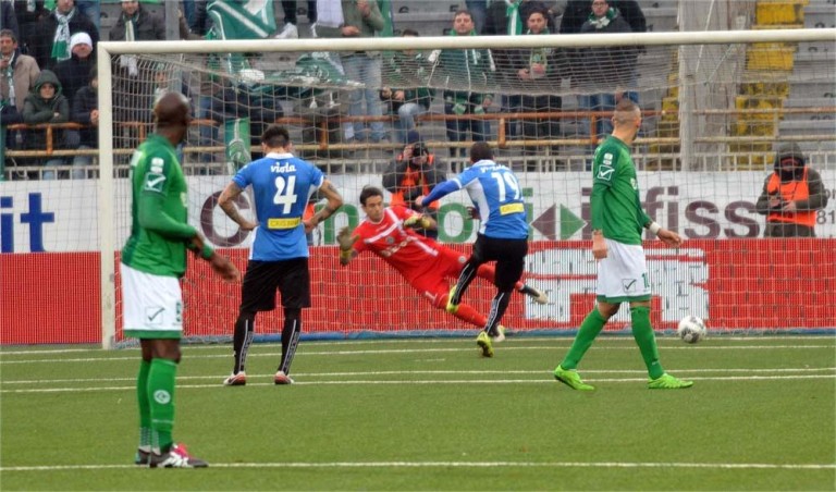Disastro con appello: l’Avellino affonda a Novara tra le polemiche. Rivivi il live