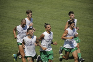Uno dei gruppi formati dallo staff tecnico durante i giri di campo
