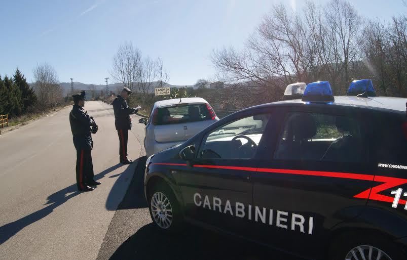 In auto con pistola e munizioni, arrestato 54enne a Conza della Campania