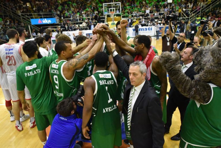 Sidigas Avellino, non servono le parole. Grazie lupi!