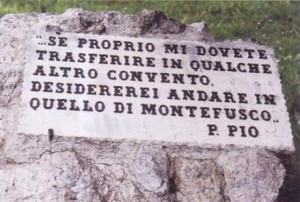 La lapide dedicata a San Pio nel convento di Montefusco