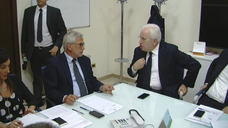 VIDEO/ Migranti, riunione flop in Prefettura, i sindaci disertano. Sessa: “Crediamo ancora nel dialogo”