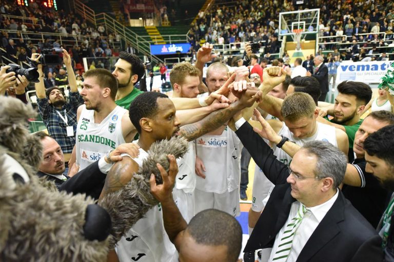 FOTO/ Basket Playoff, rivivi tutte le emozioni di Sidigas Avellino-Pistoia