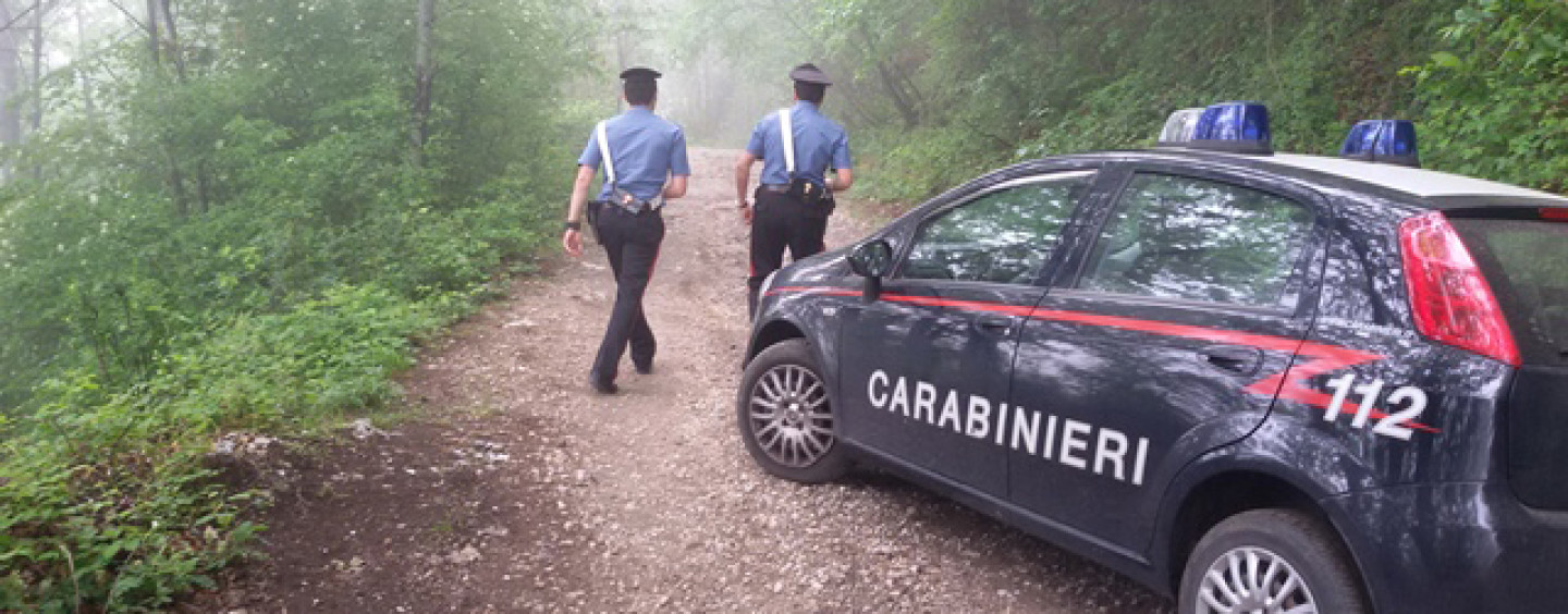 Montoro, dispersi nella fitta vegetazione precipitano in un dirupo: 3 giovani messi in salvo dai carabinieri