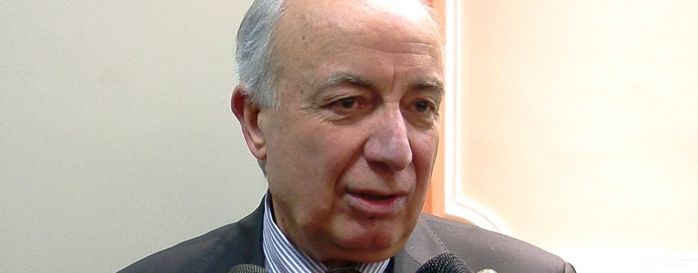 Riciclo rifiuti, De Luca agli studenti dell’Imbriani: “La corretta gestione del ciclo come sana opportunità economica”