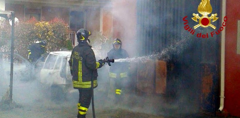 Auto in fiamme, l’intervento dei Vigili del Fuoco