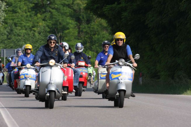 Tra storia e paesaggio, la “Passeggiata in vespa” alla scoperta dell’Irpinia