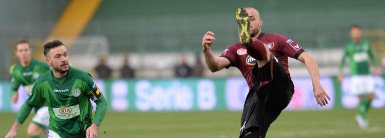 Salernitana, rifinitura a porte aperte e la moglie di Zito scalda il derby